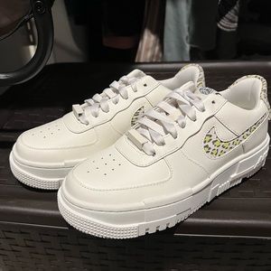 Nike Air Force 1 Pixel SE